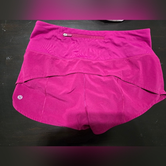 Lululemon Speed up Shorts 2.5" sz 8 Raspberry - Picture 3 of 3
